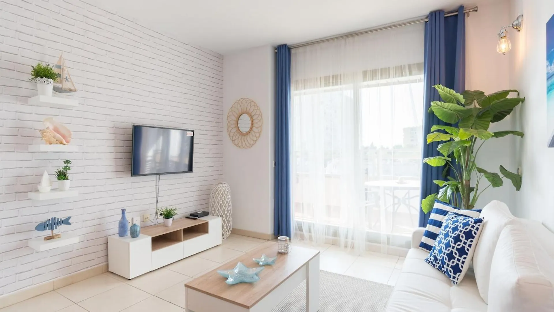 Apartment With Terrace, Pool, Parking توريمولينوس 0*,  إسبانيا